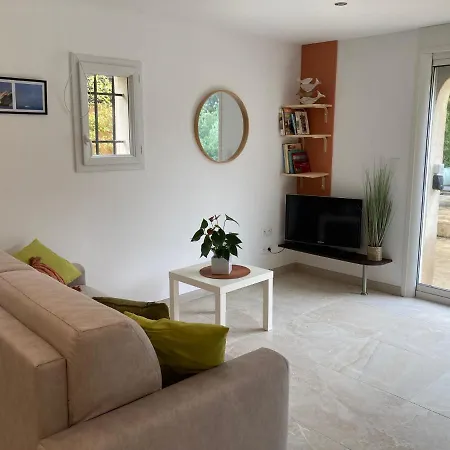 Appartement Superbe T2 Dans Entre Calanques Et Colline Marseilles